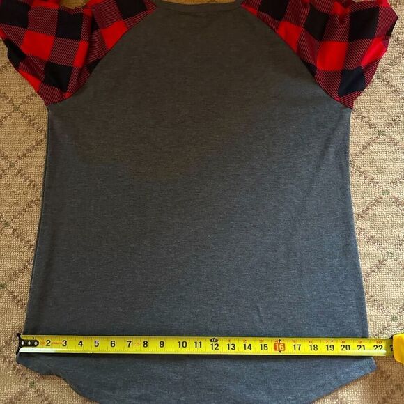 Mama Bear gray long sleeved T-shirt with red and black checked sleeves L - Picture 10 of 10
